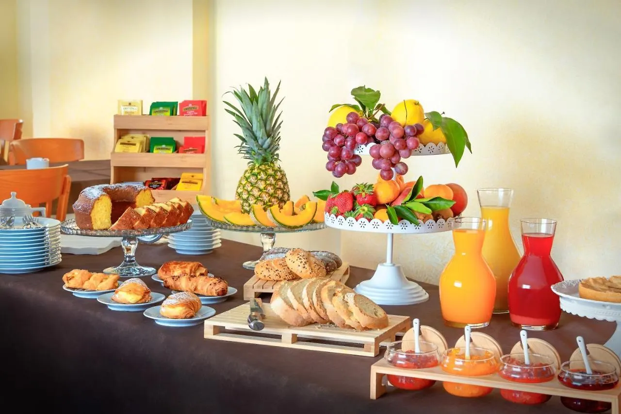 Hotel Solki SantʼAntìoco 3*,